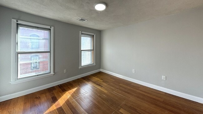 324 Princeton St in Boston, MA - Building Photo - Building Photo