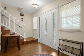 1713 Deerfield Dr in Austin, TX - Building Photo - Building Photo