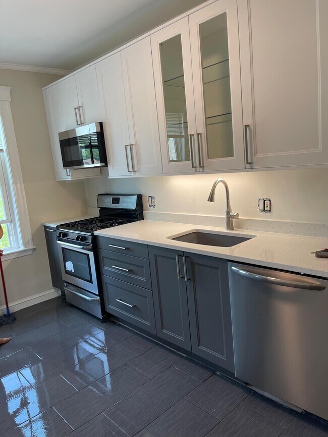 240 Allston St, Unit 3 in Cambridge, MA - Building Photo - Building Photo