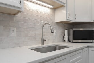 159 Redfern Dr, Unit 2 in Longmeadow, MA - Foto de edificio - Building Photo