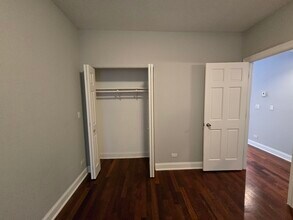 1360 W Estes Ave, Unit Sun-Drenched 1BR Condo wi in Chicago, IL - Building Photo - Building Photo