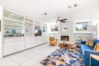 215 Desert Lakes Dr in Palm Springs, CA - Building Photo - Building Photo