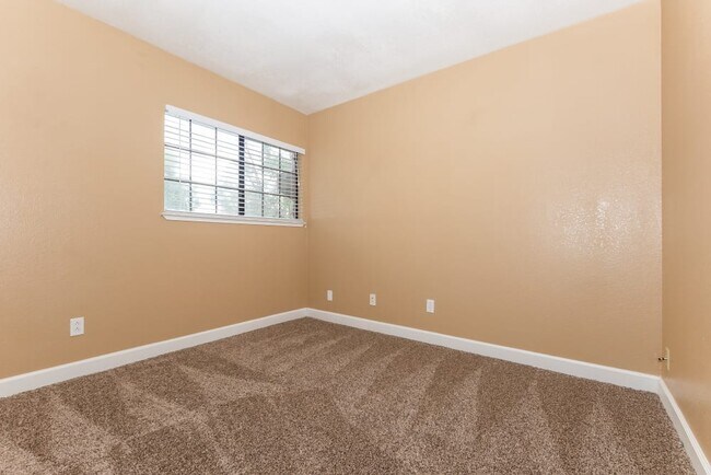 3339 Zenobia Way in Sacramento, CA - Building Photo - Building Photo