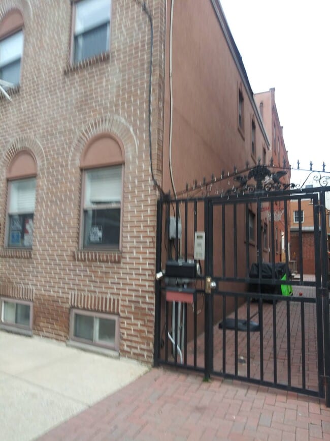 733 Carpenter St in Philadelphia, PA - Building Photo - Building Photo