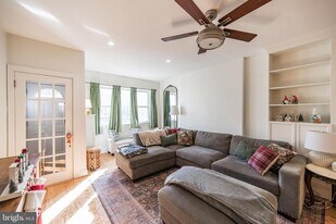 2978 E Thompson St in Philadelphia, PA - Building Photo