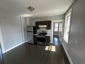 26 Arlington St, Unit 2 in Bridgeport, CT - Building Photo
