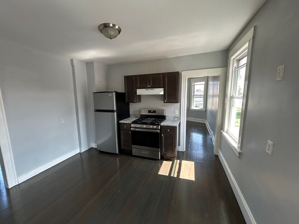 26 Arlington St, Unit 2 in Bridgeport, CT - Building Photo
