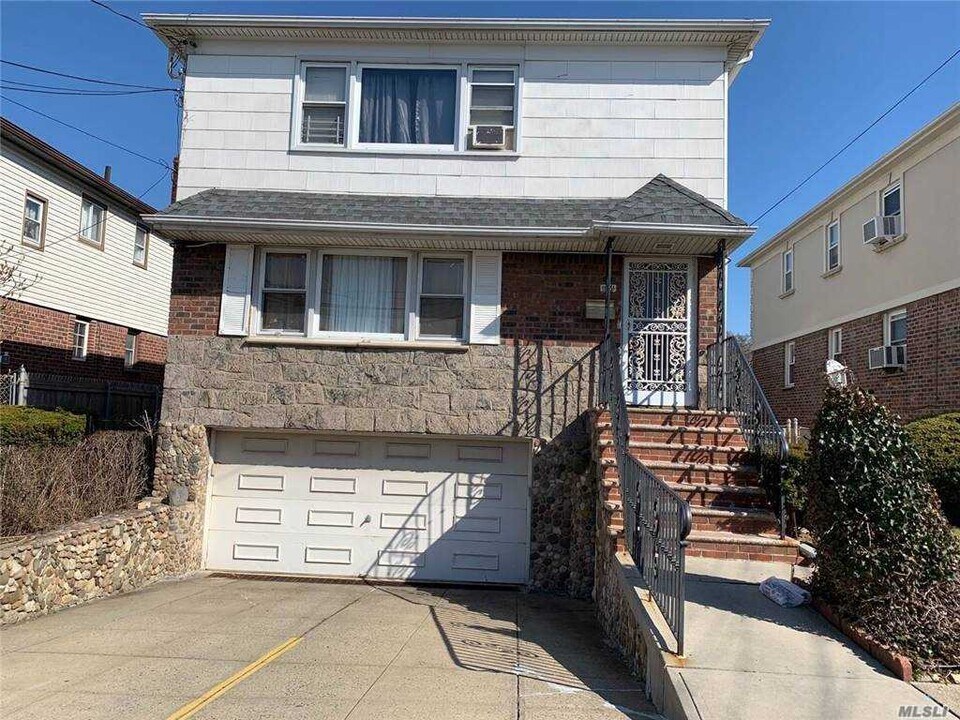 11-31 129th St-Unit -1FL in Queens, NY - Building Photo