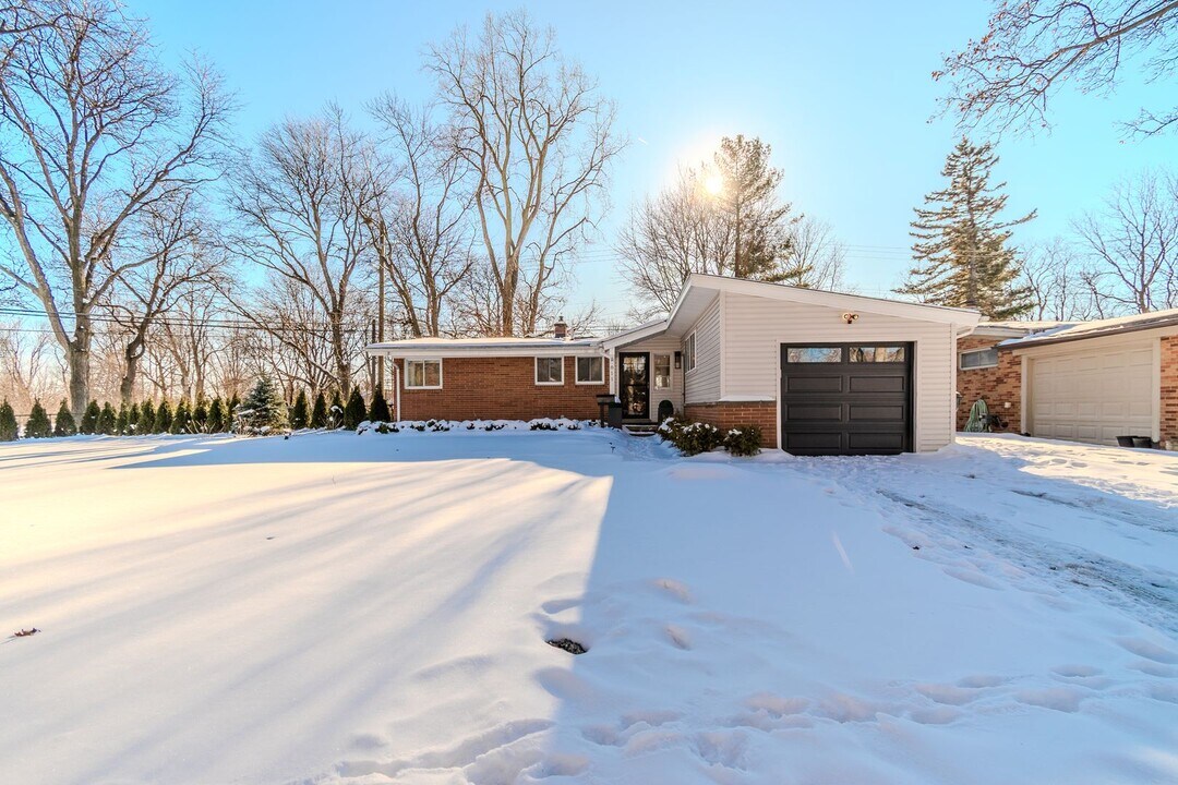 811 Norwich Dr in Birmingham, MI - Building Photo