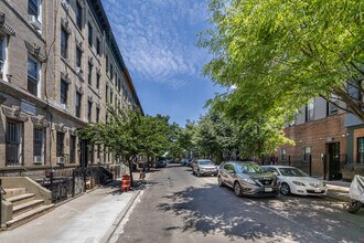 299 Troutman St in Brooklyn, NY - Building Photo - Building Photo