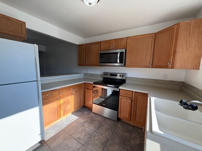 1415 Parkway Dr in Rohnert Park, CA - Building Photo - Building Photo