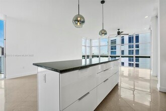 3131 NE 188th St in Aventura, FL - Building Photo - Building Photo