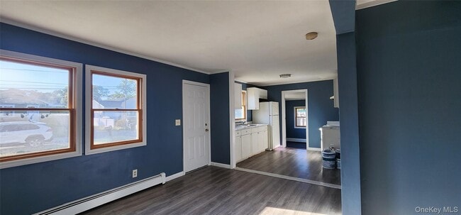 15 Hollywood Dr in Shirley, NY - Building Photo - Building Photo