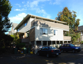 1916 N 44th St in Seattle, WA - Building Photo - Building Photo