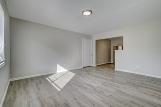 Garden Square Apartments in Oklahoma City, OK - Foto de edificio - Building Photo