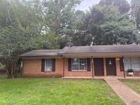 605 Circle Dr in Hallsville, TX - Building Photo