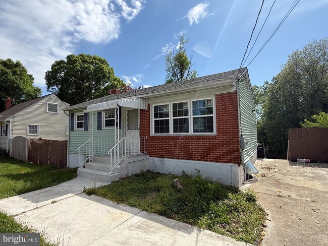 14212 Fisher Ave in Woodbridge, VA - Building Photo - Building Photo
