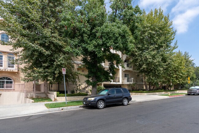 5727 Camellia Ave in North Hollywood, CA - Building Photo - Building Photo