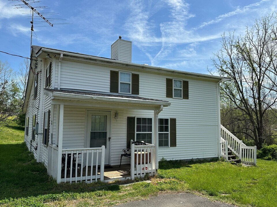 6710 Cobham Station Hill in Keswick, VA - Building Photo