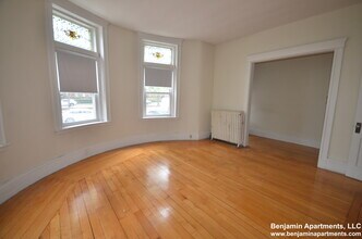 1812 Beacon St, Unit 2 in Brookline, MA - Building Photo - Building Photo