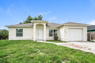 5426 Trammel St in Naples, FL - Building Photo