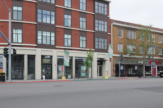 Adeline Place in Emeryville, CA - Foto de edificio - Building Photo