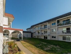 Pinegrove Apartments in Prince George, BC - Building Photo - Building Photo