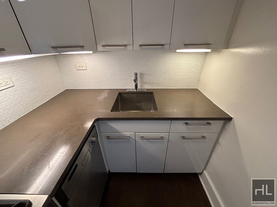 EAST 63 STREET in New York, NY - Building Photo