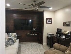 22 Fern Ave W in McAllen, TX - Building Photo - Building Photo