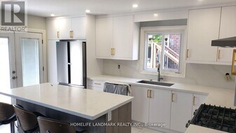 200 Forsyth Rd in Newmarket, ON - Building Photo