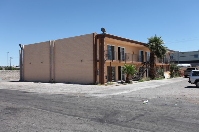 691 E Naples Dr in Las Vegas, NV - Foto de edificio - Building Photo