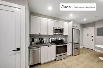 Room in Shared 2 bed/1 bath home, Unit A in New York, NY - Building Photo - Building Photo