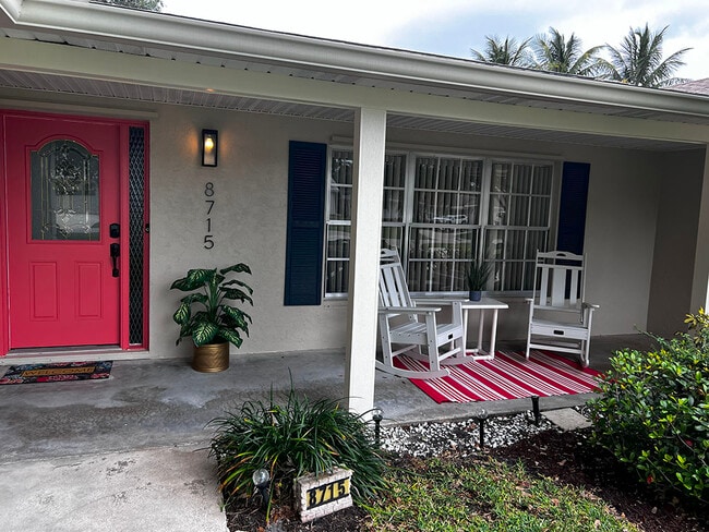 8715 SE Alabama Pl in Hobe Sound, FL - Building Photo - Building Photo