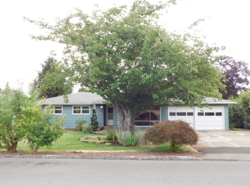 4378 Oakman St S in Salem, OR - Foto de edificio
