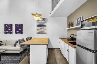 3225 SW 58th Ave in Miami, FL - Building Photo - Building Photo