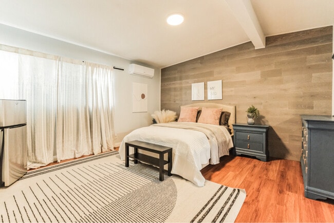 property at 1519 W 37th Pl