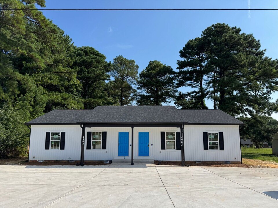 4902 NC-16 in Denver, NC - Building Photo