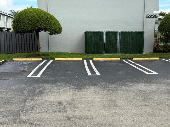 5225 NW 112th Ave in Doral, FL - Building Photo - Building Photo