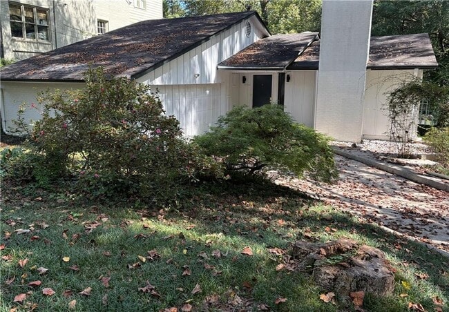 2173 Monterey Dr NW in Atlanta, GA - Building Photo - Building Photo