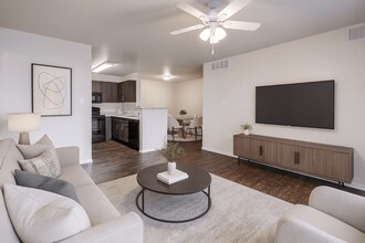 Flats at Five Mile Creek in Dallas, TX - Building Photo - Building Photo