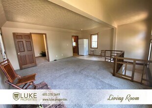 102 S Lake Ave in Sioux Falls, SD - Building Photo - Building Photo