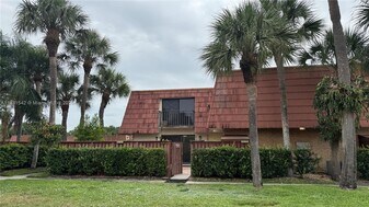 119 Live Oak Ln in Boynton Beach, FL - Building Photo