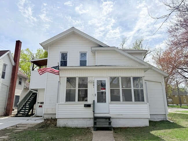 property at 1701 E Ganson St