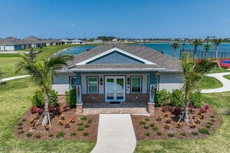 425 Coral Reef Pl in Cape Coral, FL - Building Photo - Building Photo