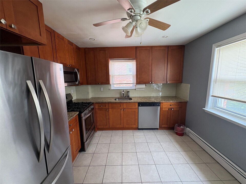 120 Vredenburgh Ave in Yonkers, NY - Building Photo