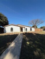 1515 Cherokee Trail in Plano, TX - Building Photo