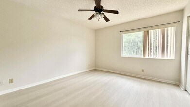 4857 Sable Pine Cir, Unit D2 in West Palm Beach, FL - Foto de edificio - Building Photo