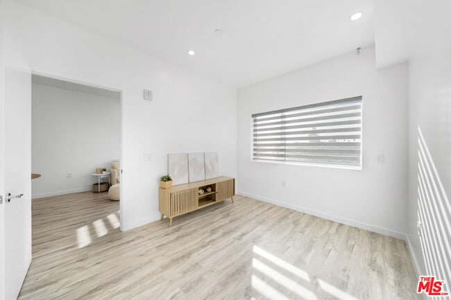 1229 S Kingsley Dr in Los Angeles, CA - Building Photo - Building Photo