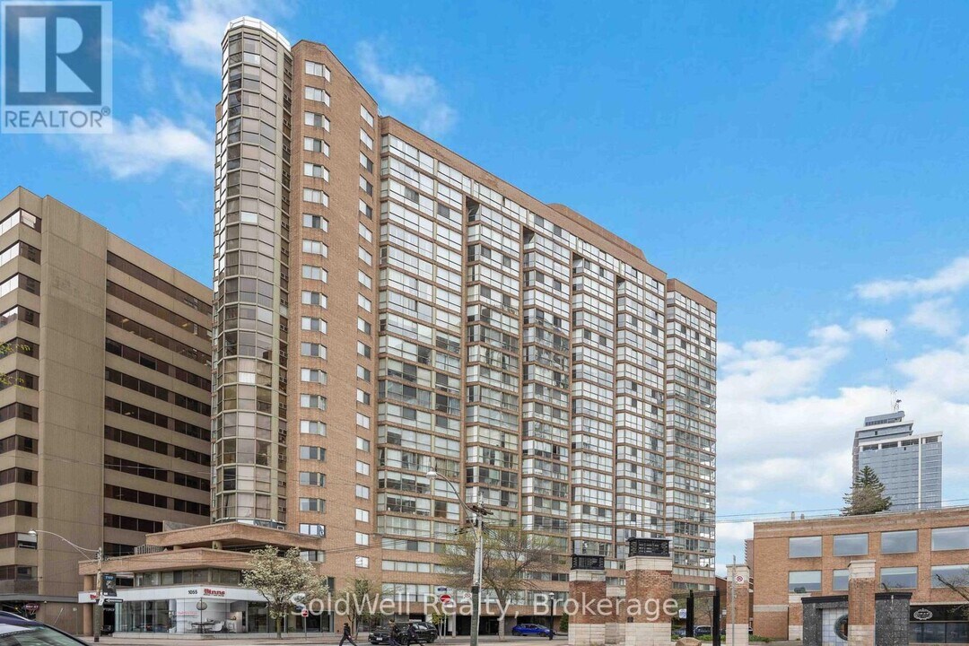 1055 Bay St. in Toronto, ON - Building Photo