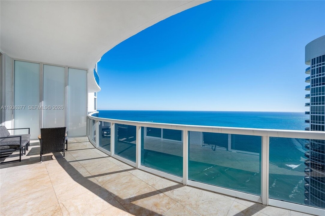 15901 Collins Ave in Sunny Isles Beach, FL - Building Photo